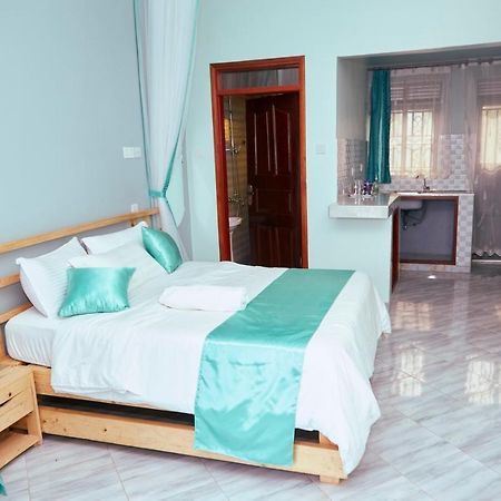 Westway Luxury Suites Mbarara Екстер'єр фото