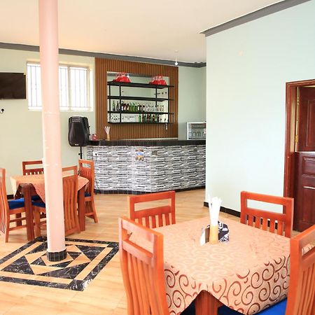 Westway Luxury Suites Mbarara Екстер'єр фото