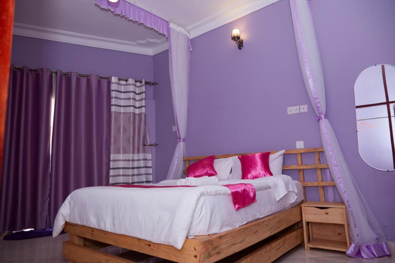 Westway Luxury Suites Mbarara Екстер'єр фото