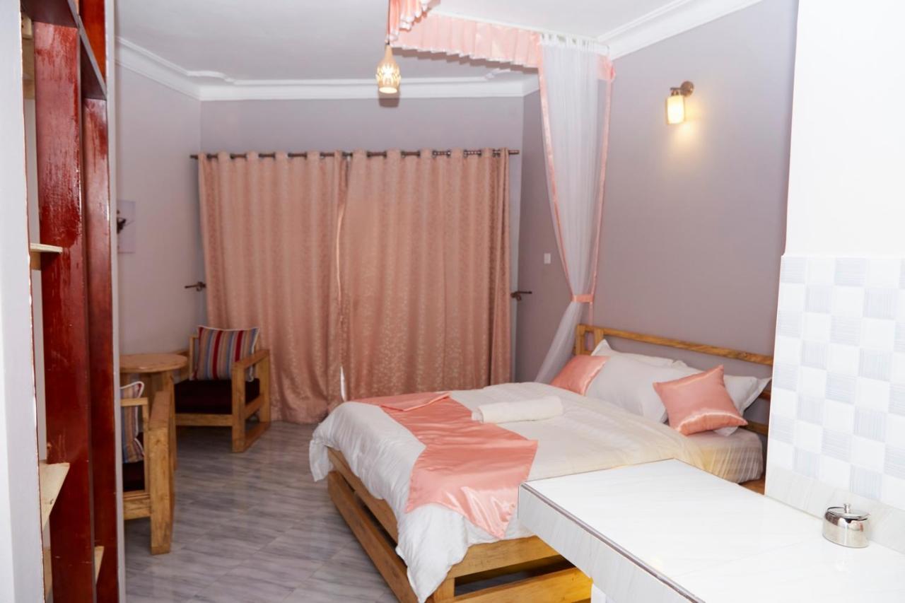 Westway Luxury Suites Mbarara Екстер'єр фото