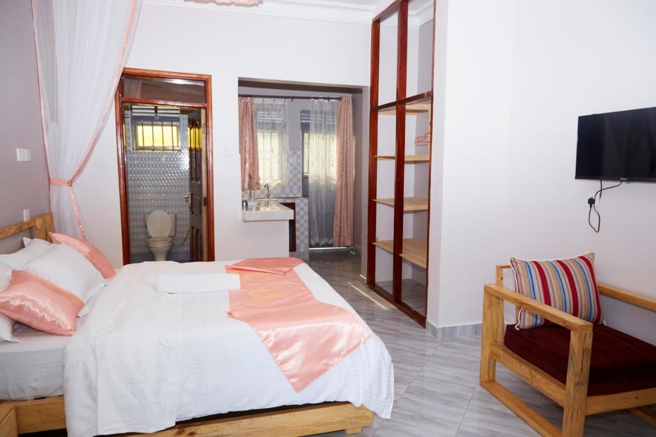 Westway Luxury Suites Mbarara Екстер'єр фото