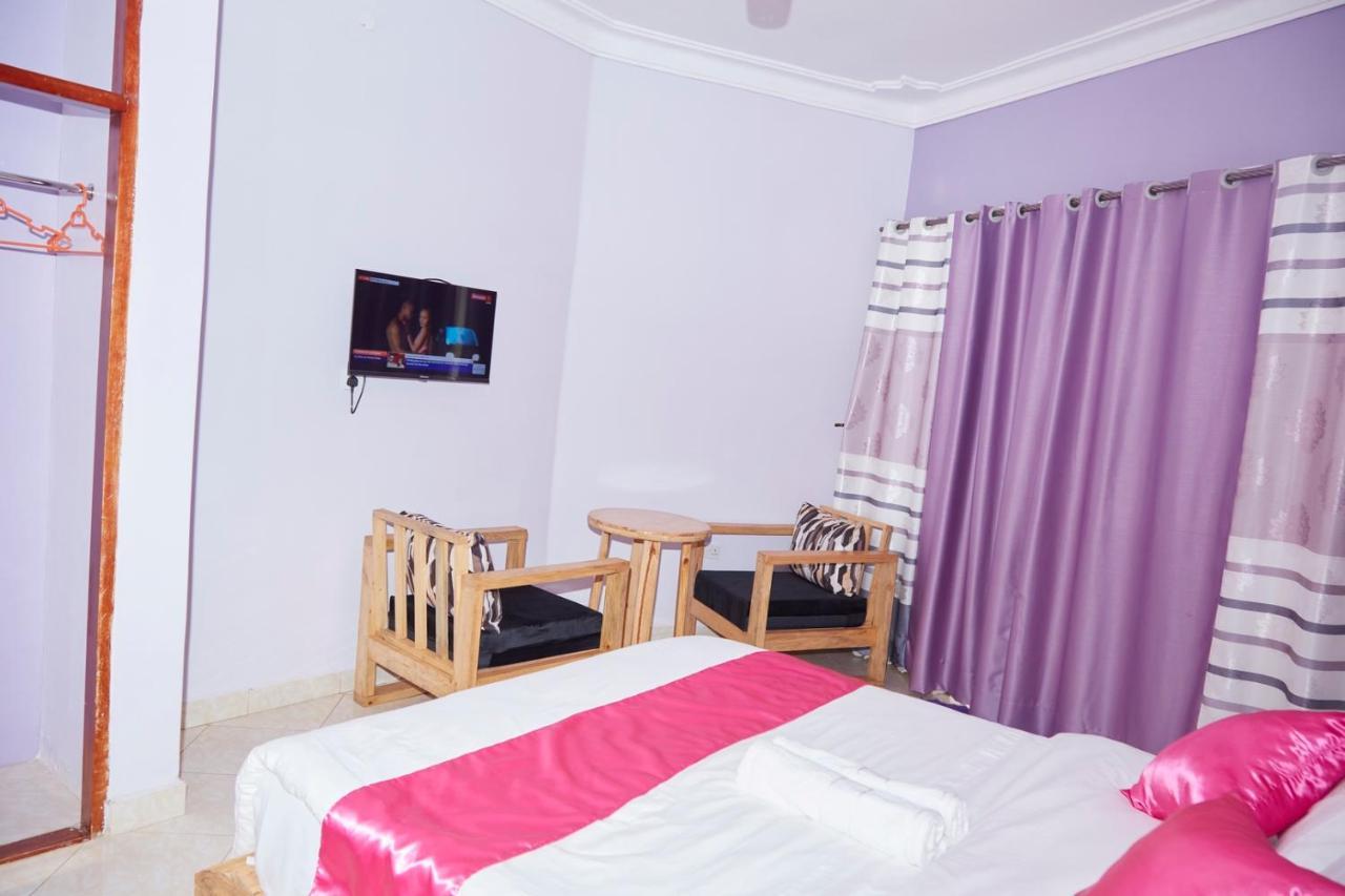 Westway Luxury Suites Mbarara Екстер'єр фото