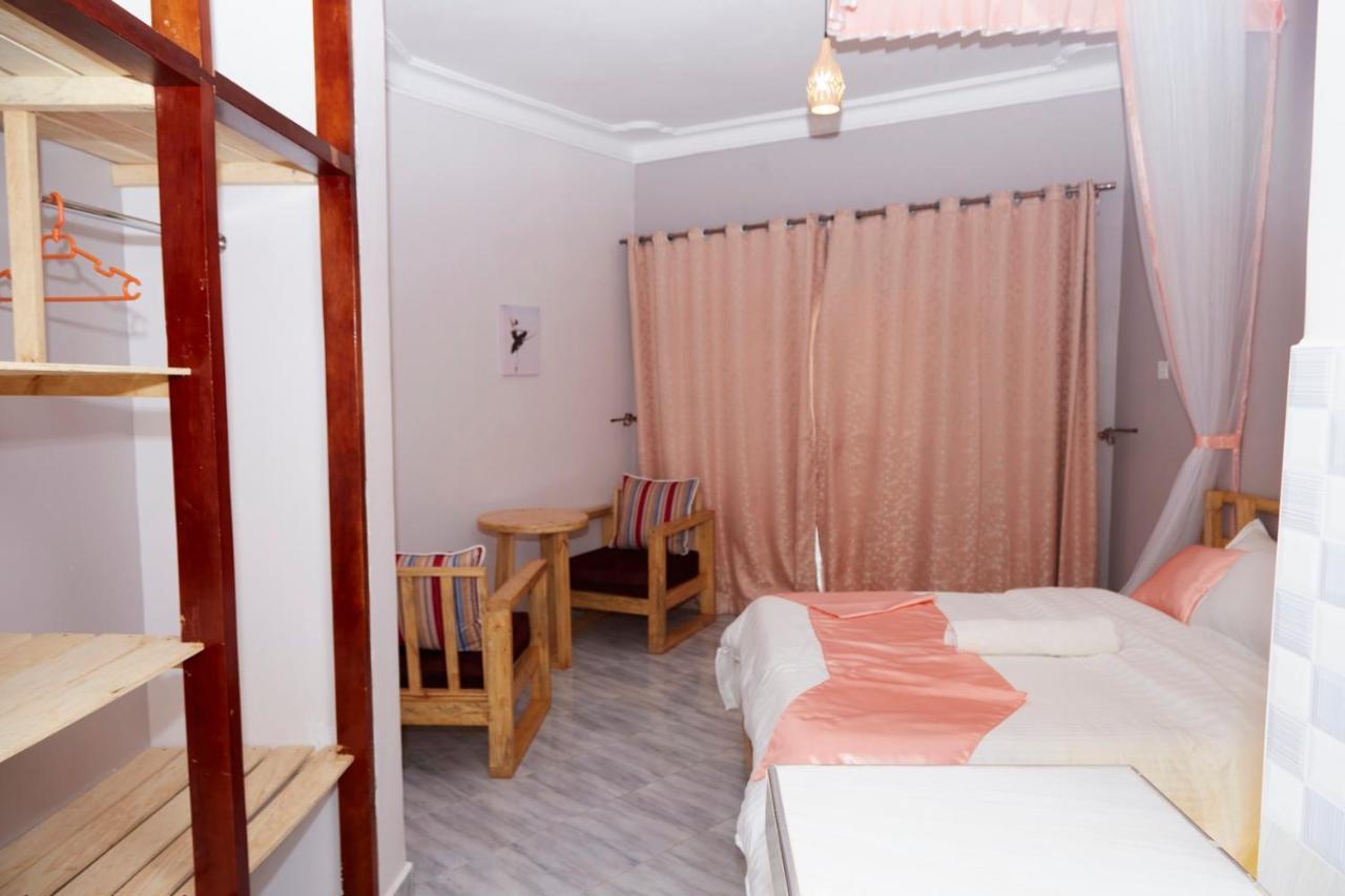 Westway Luxury Suites Mbarara Екстер'єр фото