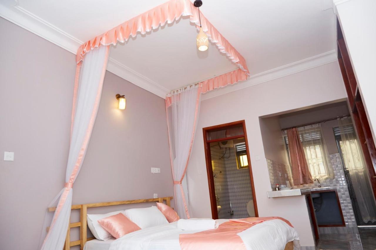 Westway Luxury Suites Mbarara Екстер'єр фото