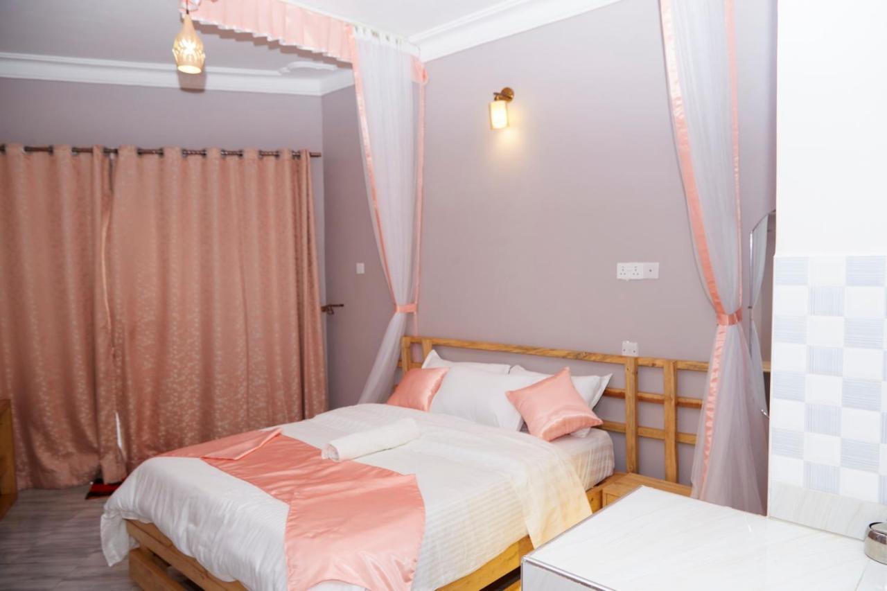 Westway Luxury Suites Mbarara Екстер'єр фото