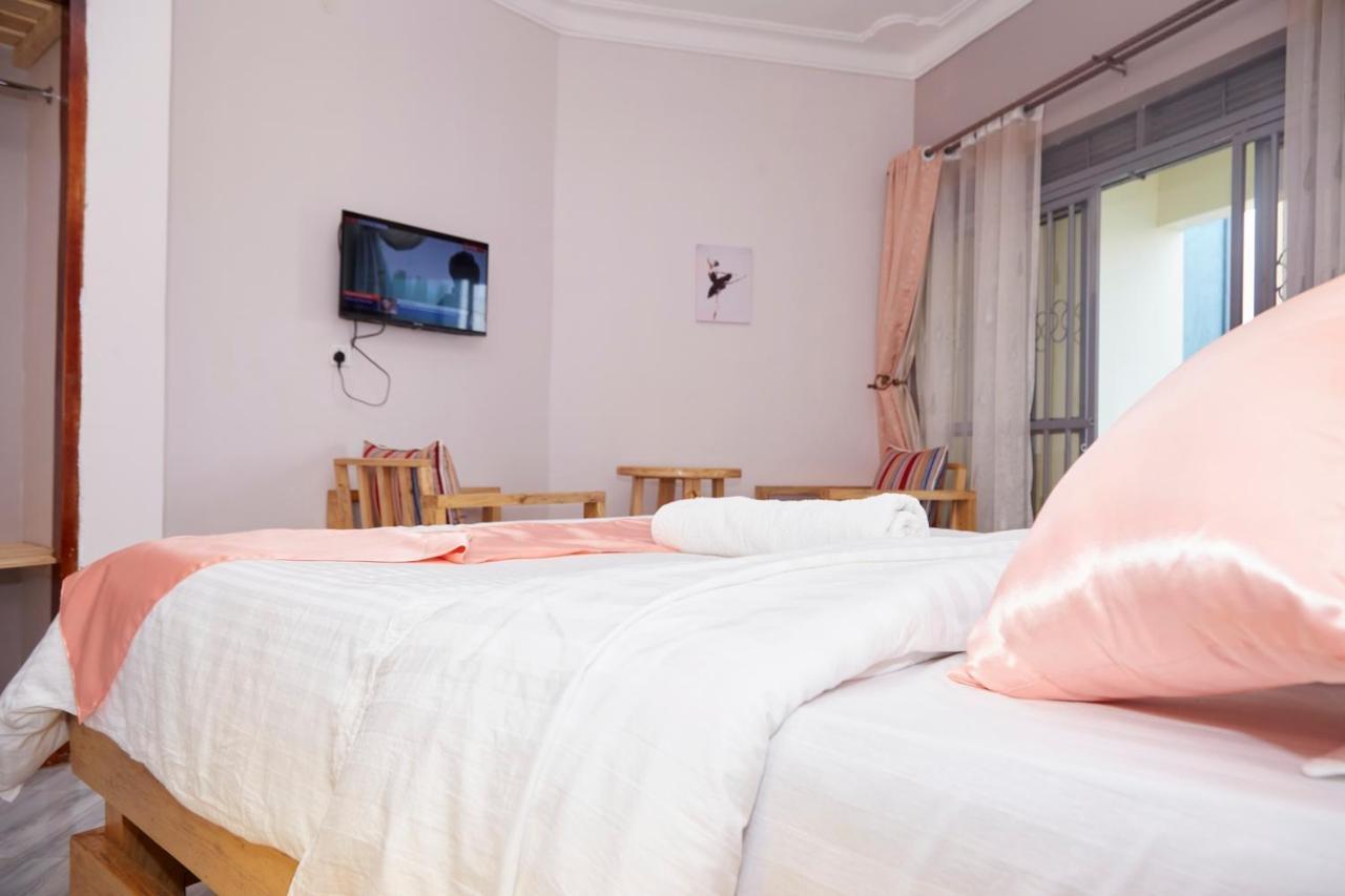 Westway Luxury Suites Mbarara Екстер'єр фото