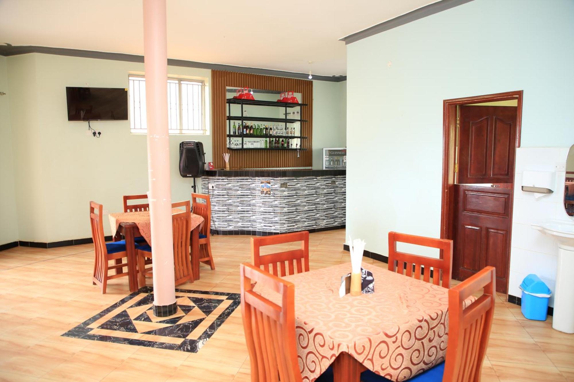 Westway Luxury Suites Mbarara Екстер'єр фото